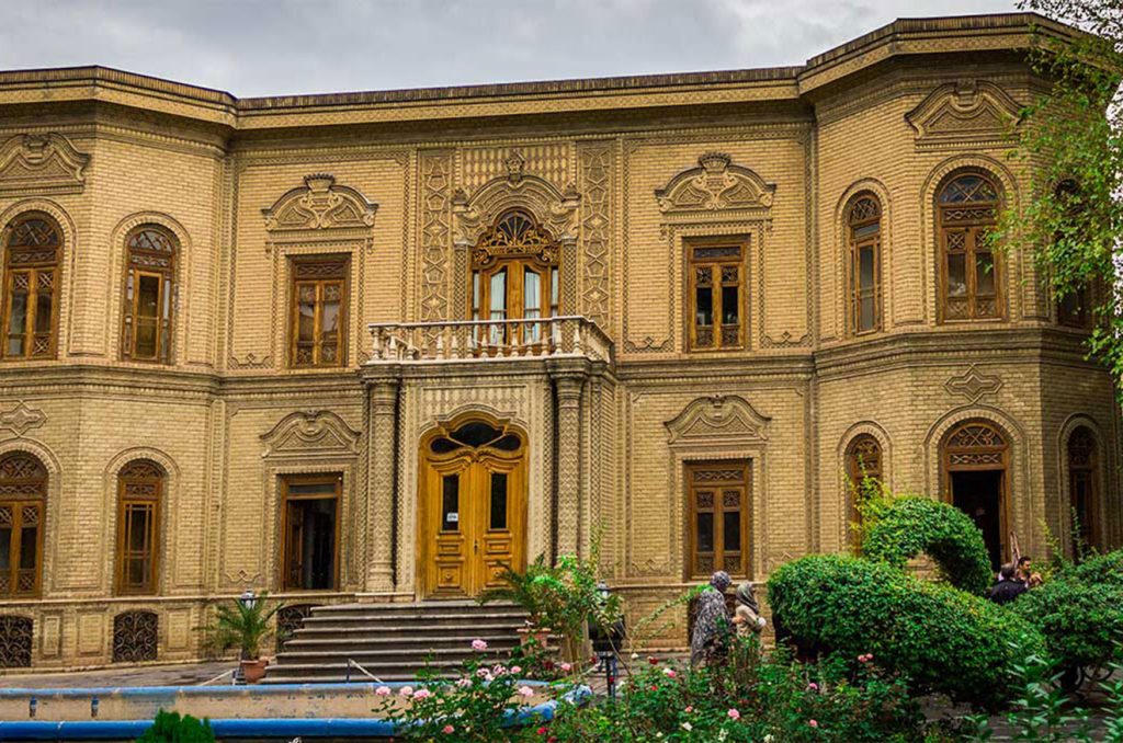 Glassware and Ceramic Museum of Iran - Abgineh Museum