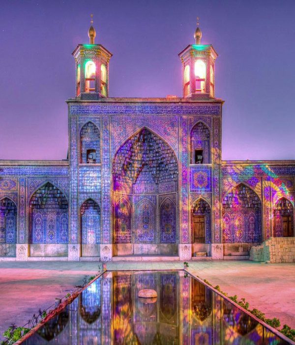 Nasirol_molk-mosque-in-Shiraz-Iran-Tour-ZhinoPars