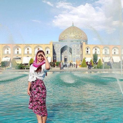 iran-tourist-Isfahan-Zhinopars