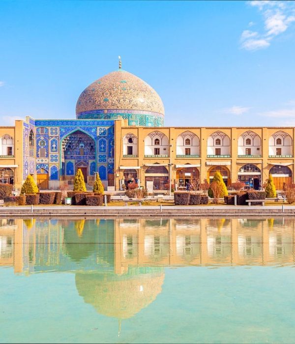 isfahan.iran-trave-naghsh-e-jahan-square-Zhinopars